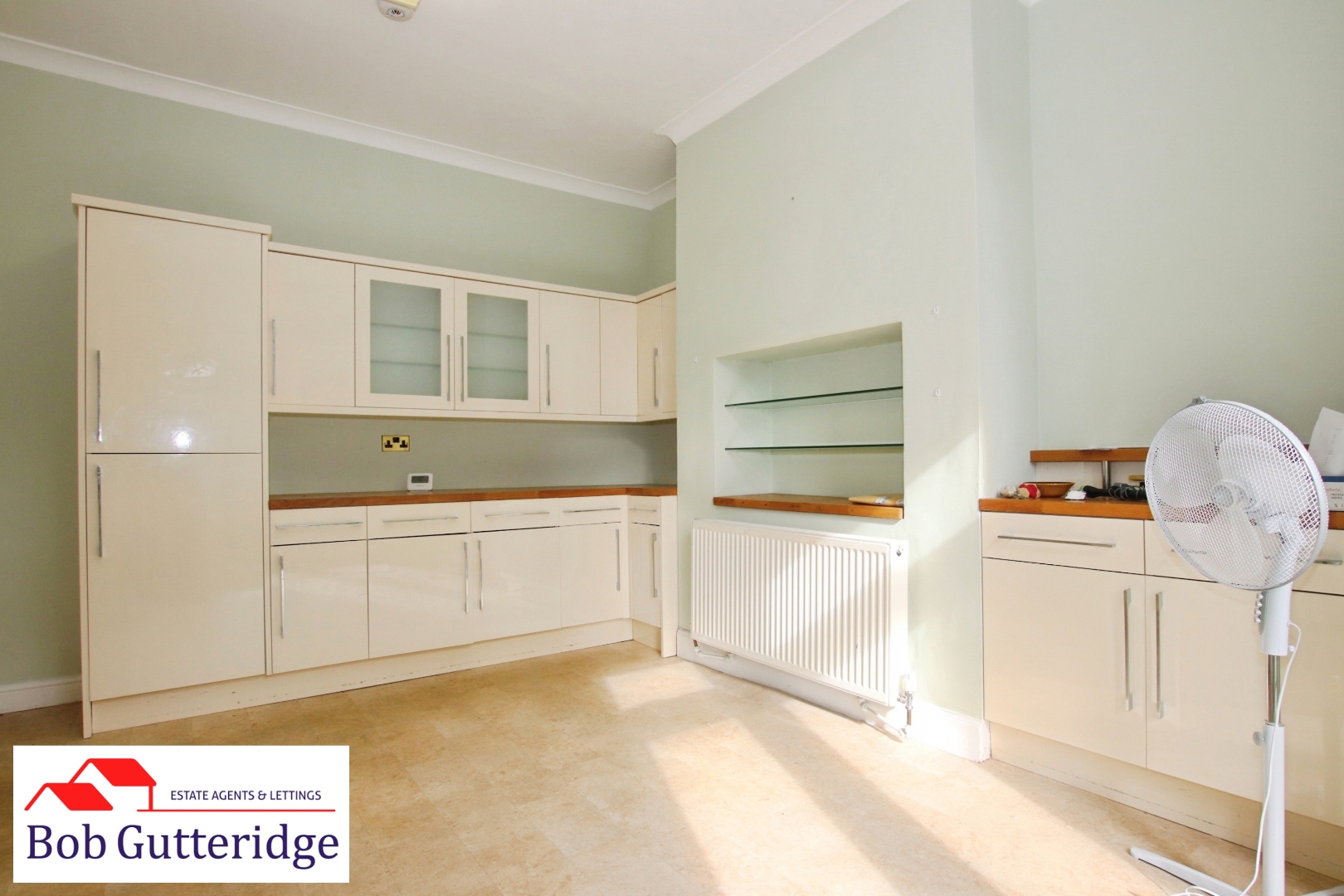FITTED KITCHEN / DINER